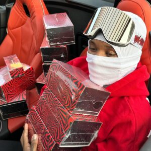 Polimá Westcoast Instagram -  4Melonsiti el álbum!!!! El mundo girando muchaaas cosas sucediendo muchooo RealTrap on the wayy como un verdadero negro 💿📀 Las Ski & Las Ravee rompiendoo y estaan dispo en @hawkersco Yesirrr !!!
