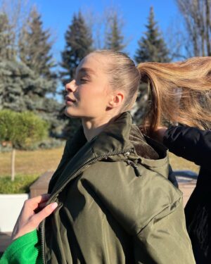 Polina Nosykhina Instagram - Гадалка Тома🎬❤️
Ох уже эти поправочки перед кадром ))