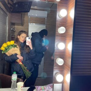 Polina Nosykhina Instagram -  1
Наши осколки ❤️
Обожаю свою работу до дрожи в коленках ❤️