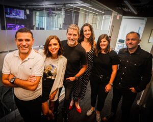 Polo Ramírez Instagram - En Café Duna estamos celebrando nuestro primer cumpleaños! Cada tarde a las 17:00 horas junto a @paufrede en @radioduna Gracias a nuestra jefa @piturodriguez y a nuestros Infiltrados @franravizza @claudiovergaras @aalaluf @gomexman y Patricio Lazcano!