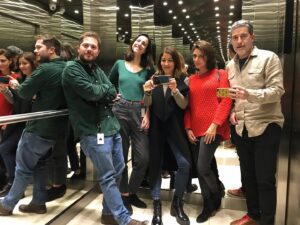 Polo Ramírez Instagram - Camino al café junto al mejor equipo @radioduna @piturodriguez @mariajose.soto.parada @paufrede @kikeyavar