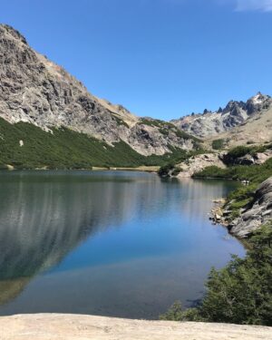 Polo Ramírez Instagram - La recompensa al final de una larga caminata… la Laguna Jakob, partiendo desde Tambo Báez, cerca de Bariloche, Argentina. Fotos de @mlriveros