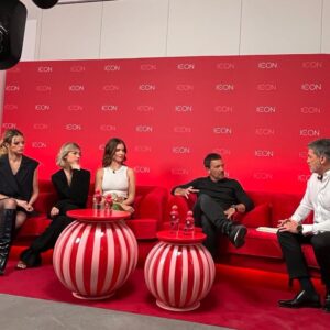 Polo Ramírez Instagram - Escenas de la interesantísima entrevista que tuvimos hoy con Antonio Banderas. Hablamos de sus películas, sus personajes, su mirada de Hollywood, la censura y la cancelación, su pasión por la vida y, por supuesto, sus perfumes. Muy pronto en @teletrece #BANDERASperfumes
#THEICONWoman
#BANDERASMETAVERSE
@antoniobanderas
@stefroitman
@agathaamoreiraa
@millarayviera