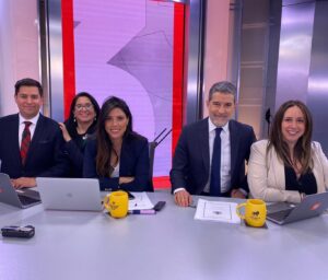 Polo Ramírez Instagram - Funeral de la Reina Isabel II en @teletrece junto a @natylopez.tv @ivanna.lopezm @bernicruzmr @jamesgmatheson y Paz Zárate