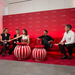 Polo Ramírez Instagram - Escenas de la interesantísima entrevista que tuvimos hoy con Antonio Banderas. Hablamos de sus películas, sus personajes, su mirada de Hollywood, la censura y la cancelación, su pasión por la vida y, por supuesto, sus perfumes. Muy pronto en @teletrece #BANDERASperfumes
#THEICONWoman
#BANDERASMETAVERSE
@antoniobanderas
@stefroitman
@agathaamoreiraa
@millarayviera