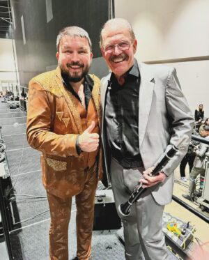 Poncho Lizarraga Instagram - Muchas gracias a toda la gente que asistió ayer al evento “Las bandas más grandes del mundo” en el San José Convention Center en San José. CA. @elrecodooficial
