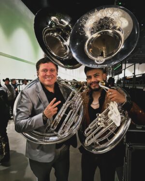 Poncho Lizarraga Instagram - Muchas gracias a toda la gente que asistió ayer al evento “Las bandas más grandes del mundo” en el San José Convention Center en San José. CA. @elrecodooficial