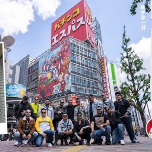 Poncho Lizarraga Instagram - Un día más por Asia, Japón no deja de sorprendernos 🇯🇵✨ conocimos lugares importantes de Tokio, y tuvimos el honor de estar en la embajada de México y por último fuimos al mítico cruce de Shibuya 🚗🚙🏎️🚓 #RecodoEnJapon #RetoTokio