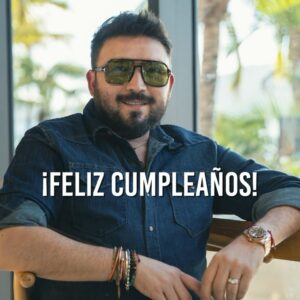 Poncho Lizarraga Instagram - FELIZ CUMPLEAÑOS PONCHO LIZÁRRAGA 🎂 

¡Celebras un año más de vida y lo celebramos contigo! 🎈

Celebramos el cierre de un año lleno de grandes experiencias, de crecimiento, de viajes y de historias irrepetibles. 🫶🏽🎶

Que esta nueva vuelta al sol que hoy inicias sea placentera, de éxitos y con miles de kilómetros nuevos por recorrer. 🌎

¡FELIZ CUMPLEAÑOS!