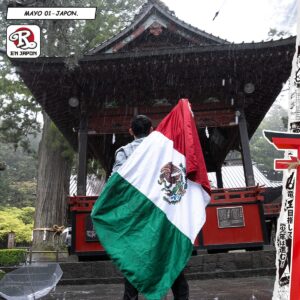 Poncho Lizarraga Instagram - Pasamos un gran día recorriendo los alrededores del Monte Fuji 🗻 y a pesar del clima, tuvimos la oportunidad de conocer más de la cultura Japonesa 🇯🇵🎌 #RecodoEnJapon #RetoTokio
