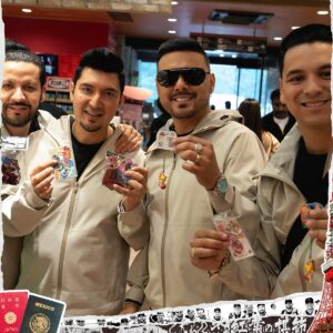 Poncho Lizarraga Instagram - Pasamos un gran día recorriendo los alrededores del Monte Fuji 🗻 y a pesar del clima, tuvimos la oportunidad de conocer más de la cultura Japonesa 🇯🇵🎌 #RecodoEnJapon #RetoTokio
