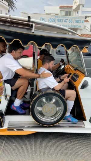 Poncho Lizarraga Instagram - Viernes de voy pa’ arriba y con viada por el malecón de Mazatlán… esperando la sorpresa que nos tiene @mazatlanfc hoy ⚽️