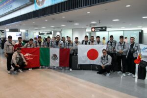 Poncho Lizarraga Instagram - Estamos de nueva cuenta en Japón 🇯🇵 contentos de traer la música Mexicana a un lugar tan lejano 🎌 y con muchísimas ganas de poner el nombre de México muy en alto 🇲🇽
#RecodoEnJapon #RetoTokio