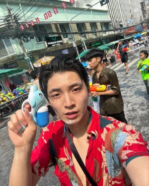 Ponlawit Ketprapakorn Instagram - เล่นน้ำอยู่ดีๆ โดนตบซะงั้น 😳💦