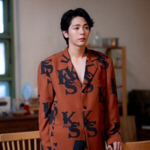 Poompat Iam-samang Instagram - EP10 เป็นตอนที่สนุกมากๆอีกตอนหนึ่ง มันมีครบทุกอารมณ์รวมกันมาอยู่ในตอนนี้จริงๆ ทุกอย่างเหมือนกลับกันระหว่างโจกับหมิง แต่ที่ไม่พูดไม่ได้จริงๆคือซีนNCของตอนนี้เป็นซีนที่ชอบมากที่สุดจริงๆ ภูมิยังเดินมาบอกอยู่เลยว่า ชอบซีนนี้มากเหมือนกัน ตั้งแต่ตอนที่ถ่ายทำแล้ว พอหลังจากที่ตัดออกมาได้มาดูด้วยกันก็ยังคิดว่าเป็นซีนที่ดีมากๆซีนหนึ่งเลยครับ ฝากติดตามตอนต่อไปด้วยน้าาา 🤍