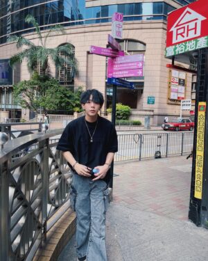 Poompat Iam-samang Instagram - 🥵👨‍👩‍👦