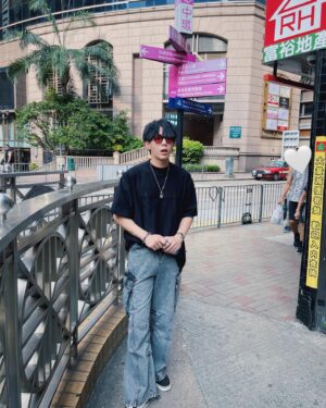 Poompat Iam-samang Instagram - 🥵👨‍👩‍👦