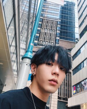 Poompat Iam-samang Instagram - 🥵👨‍👩‍👦