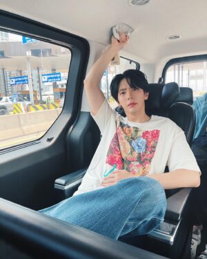 Poompat Iam-samang Instagram - เพิ่งเข้าใจความสิ้นหวัง ก็ตอนปวดท้องแล้วรถติดบนทางด่วน 🥲