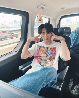 Poompat Iam-samang Instagram - เพิ่งเข้าใจความสิ้นหวัง ก็ตอนปวดท้องแล้วรถติดบนทางด่วน 🥲