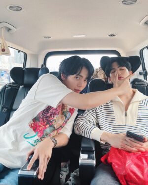 Poompat Iam-samang Instagram - เพิ่งเข้าใจความสิ้นหวัง ก็ตอนปวดท้องแล้วรถติดบนทางด่วน 🥲