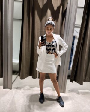 Poornima Ravi Instagram - Mirror clickssssu 😉