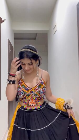 Poorti Arya Instagram - Be A Pretty Girl With A Pretty Heart And A Pretty Mind With Pretty Vibes 💃🏻🖤