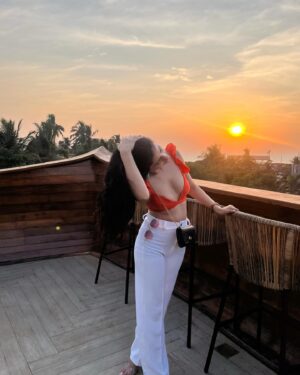 Poorti Arya Instagram - You are the Sun ☀️ 
You Heal 
You Burn 
#goa #goastay