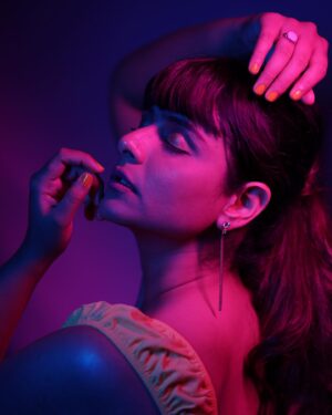 Prachi Tehlan Instagram - Jump into my pool of raw pictures clicked by the sweetest @jiksonphotography ! Well.. he is the one who did my first ever shoot in Kochi ❣️

Enjoy the bangs 🥳