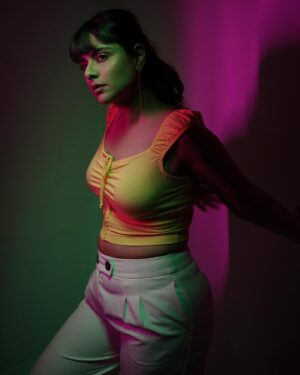 Prachi Tehlan Instagram - Jump into my pool of raw pictures clicked by the sweetest @jiksonphotography ! Well.. he is the one who did my first ever shoot in Kochi ❣️

Enjoy the bangs 🥳