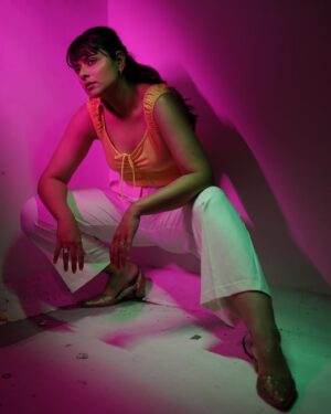 Prachi Tehlan Instagram - Jump into my pool of raw pictures clicked by the sweetest @jiksonphotography ! Well.. he is the one who did my first ever shoot in Kochi ❣️

Enjoy the bangs 🥳