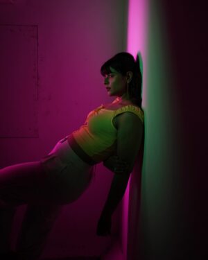 Prachi Tehlan Instagram - Jump into my pool of raw pictures clicked by the sweetest @jiksonphotography ! Well.. he is the one who did my first ever shoot in Kochi ❣️

Enjoy the bangs 🥳
