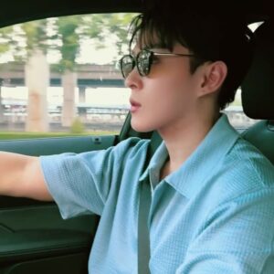 Pranapong Khaisang Instagram - กลับกับผมได้มั้ย😳 🕶️ @glassiq #glassiq