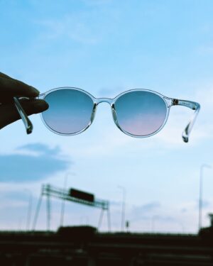 Pranapong Khaisang Instagram - กลับกับผมได้มั้ย😳 🕶️ @glassiq #glassiq