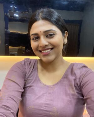 Praneeta Patnaik Instagram - Eagle is soaring high and I take this opportunity to thank the makers, the production house and my producers @tgvishwaprasad sir and @vivek_kuchibhotla sir for trusting me to portray Padma. Thank you @karthik.gattamneni for giving me this unique role and for defining my arc so brilliantly! Thank you @mbkaranam for thinking of me and for writing such effective words. The entire credit goes to @sujithkumarchowdarykolli garu for suggesting me to play Padma. I hope my association with @peoplemediafactory will keep continuing with many other roles in many more films. I had a ball time sharing the screen with @srinivasarala, @pnavdeep and @anupamaparameswaran96. You guys are awesome! @uthura and @rekhaboggarrapu, thank you for taking care of me and for being my company when I needed it the most. 
Thank you @radentertains  and @rajiv.k25 for being the bridge between the production house and I. You made sure my job got easier. 
Saving best for the last,

@raviteja_2628 sir, from seeing your work in films and TV, to acting beside a humble yet energetic personality like you, I’m truly blessed and I’m forever grateful 🙏🏻
Thank you for being you and for being that constant positive vibe on the sets. I’ll never forget these moments.