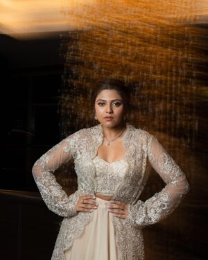 Praneeta Patnaik Instagram - Shining, because its my golden hour ✨ 
.
.
Team :-
MUA @lemysumi 
Hair by @madhuhairstylisthyd 
Outfit @houseofakhilaaakurathi 
Jewellery @shop.ornateway 
Styled by @spacefashionconsultancy 
Images by @sriramambati and @srikanth_jangili_ 
Nails by @nailaffinityhyderabad
