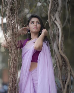 Pranika Dhakshu Instagram - அவளாய் அவளிருப்பதே 
அவளுக்கு அழகு..!!! 🌼🫰

Outfit - @mahizhmathy_ratnachalam 
Photographer - @camerasenthil 
Shoot Organized by @rrajeshananda 

#pranikadhakshu #zara #saree #sareelove #fashion #lavender