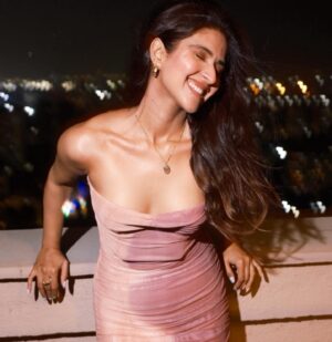 Pranutan Bahl Instagram - the night started like that.. let me not tell you how it ended 😋🥰💗✨