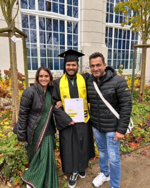 Prasad Oak Instagram - कमाल क्षण , कमाल अनुभव, कमाल भावना 

आयुष्याचं #सार्थक झालं !! 

#proudparents  #convocationday🎓 #germany