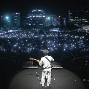Prateek Kuhad Instagram - Best to arrive EARLY! Silhouettes India Tour EARLY BIRD TICKETS NOW LIVE.

BOOK NOW on prateekkuhad.com/tour & BookMyShow.

Presented by Johnnie Walker Refreshing Mixer Non-Alcoholic 
Produced and curated by @tribevibe.live
Co-Curated by @bigbadwolfdotin 

#SilhouettesTour