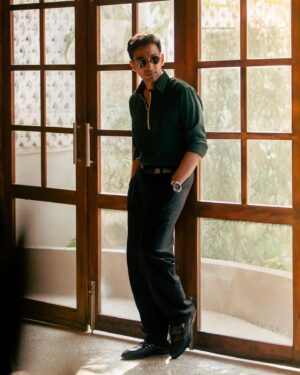 Pratik Gandhi Instagram - Ani & Kavya have got me hooked to 𝓑𝓲𝓷 𝓽𝓮𝓻𝓮 𝓼𝓪𝓷𝓪𝓶... all over again. 

Watch DO AUR DO PYAAR and you'll know what I mean.

In cinemas near you.

.

Stylist- @styleitwithniki
📸- @lovdipsingh
Polo shirt - @tarinivijofficial
Footwear- @lafattio
Hair @sandypanwar1810 
Makeup @sayyed_makeup_art 
Managed by @kaajalgb