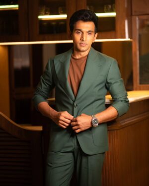 Pratik Gandhi Instagram - Tadow!
.
.
.

Stylist - @styleitwithniki 
📸-@lovdipsingh
Blazer set - @vikashrathod
Footwear - @lafattio
Hair @sandypanwar1810
Makeup @sayyed_makeup_art 
Managed by @kaajalgb