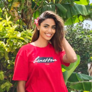 Preethy Karan Instagram - Just a girl next door 🌸🌺
.
.
.
#funday#friends#family#sendoffparty