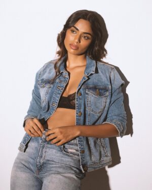 Preethy Karan Instagram - Post pack up shots 🌟 

Shot by @balakumaran.19 
Styling @deekshitanikkam 
H&M @makeupwithshruthi