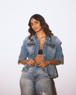 Preethy Karan Instagram - Post pack up shots 🌟 

Shot by @balakumaran.19 
Styling @deekshitanikkam 
H&M @makeupwithshruthi