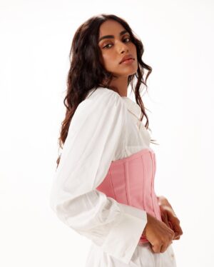 Preethy Karan Instagram - 🤍🌸

Shot by @rajphotostx 
H&M @kalwon_beauty