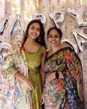 Preethy Karan Instagram - I’m overwhelmed with all the wishes and blessings I have got today , Thank You for all the LoVe showered upon me ❤️ and I 
Wish you all a very Happy & Prosperous New Year 2023 ❤️❤️❤️❤️