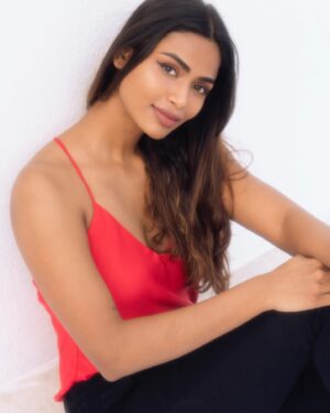 Preethy Karan Instagram - RED 🌹
.
.
.
.
.
.
Shot by @prachuprashanth
