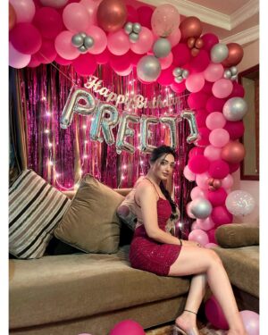 Preeti Verma Instagram - 👑🎂💐🍾🥳🥂✨🎈💃🎉🎁♥️😇🧿

#birthday #birthdaygirl #birhdaybash #birthdayparty #grateful #fun #dance #gettogether #friends #newyear