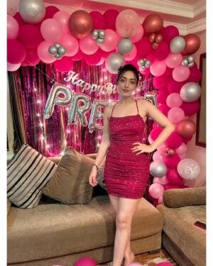 Preeti Verma Instagram - Thank you so much to all my friends who came on my birthday and made this special day more special and I am grateful to have u all and thank you so much u all guys for your lovely wishes..it really means a lot and I feel grateful for this..lots of love♥️♥️

#birthday #birthdaygirl #birhdaybash #birthdayparty #grateful #fun #dance #gettogether #friends #newyear